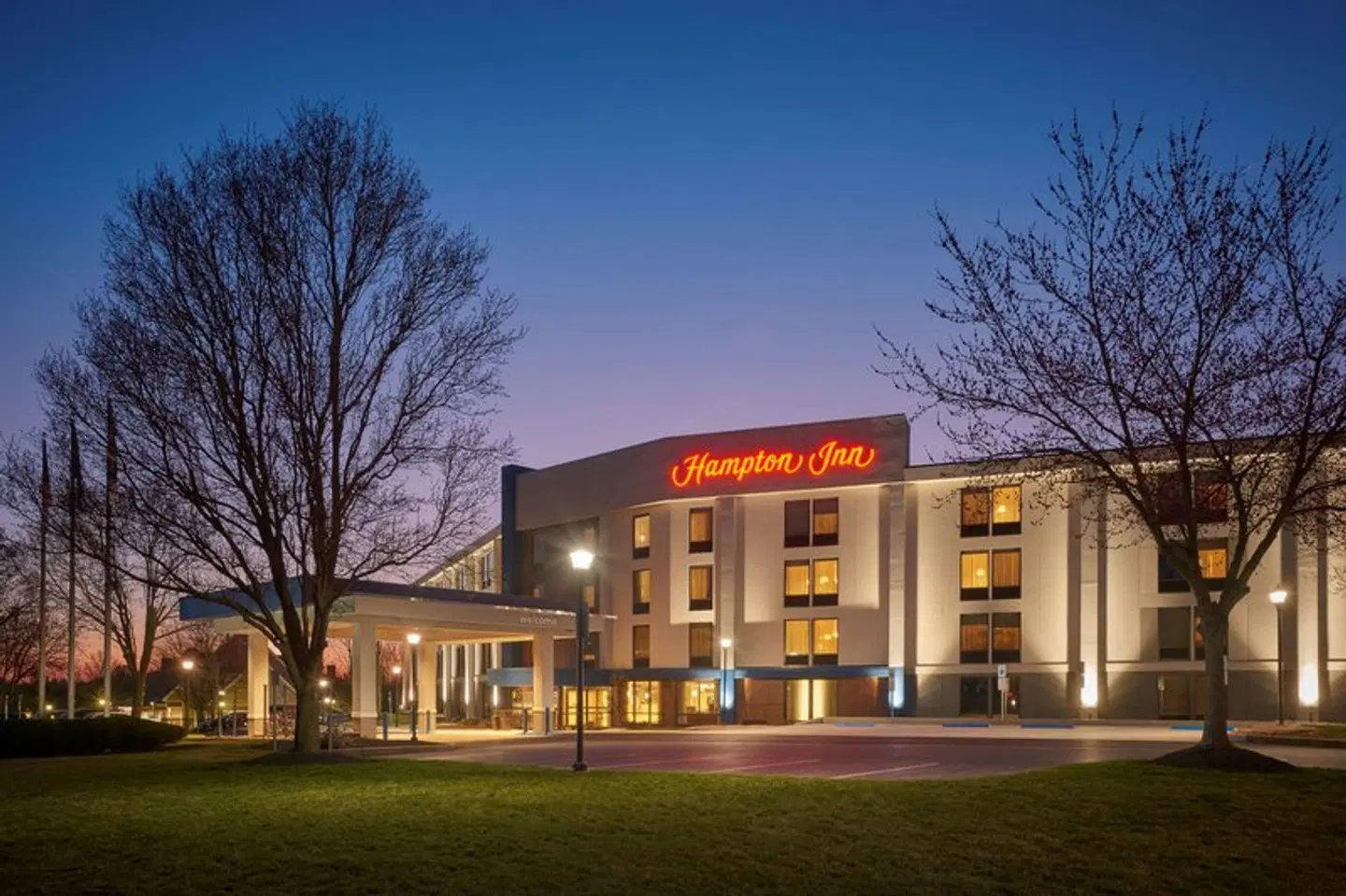 Hampton Inn Lancaster EXTERIOR