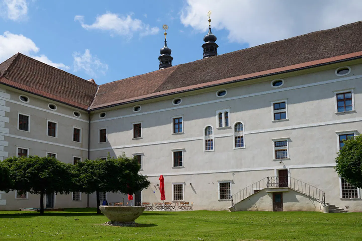 JUFA Hotel Stift Gurk EXTERIOR