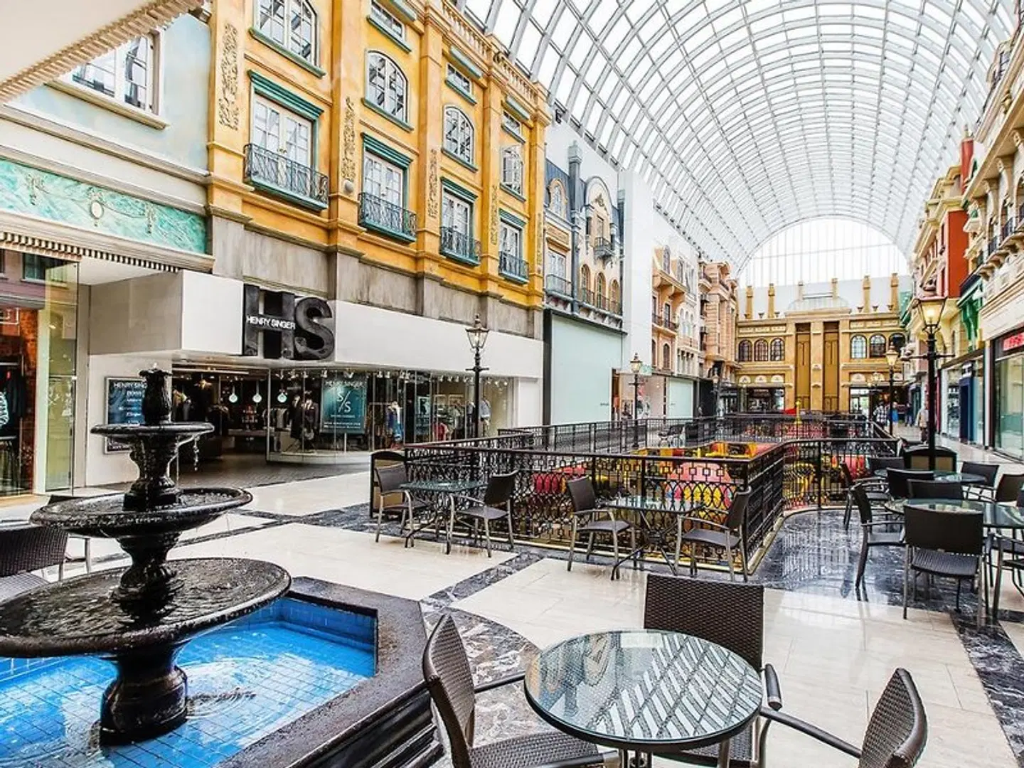 West Edmonton Mall Inn LOUNGE_LOBBY
