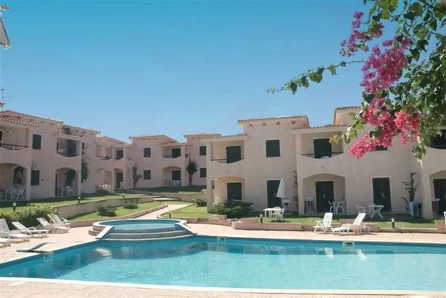 Marina Manna Hotel and Club Village OUTDOOR_POOL