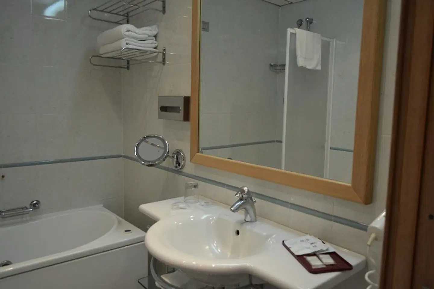 Marina Palace Hotel & Congress Hall Badezimmer