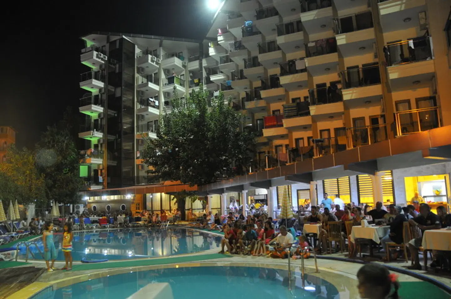 Hotel Monte Carlo OUTDOOR_POOL