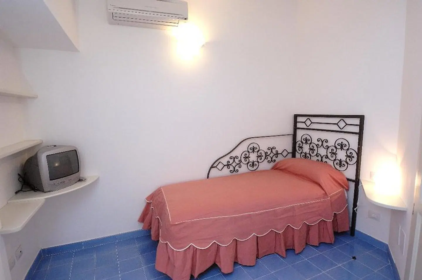 Aurora Apartments ROOM_EXAMPLE