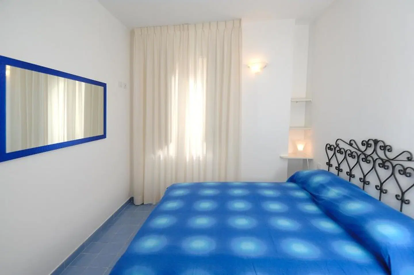 Aurora Apartments ROOM_EXAMPLE