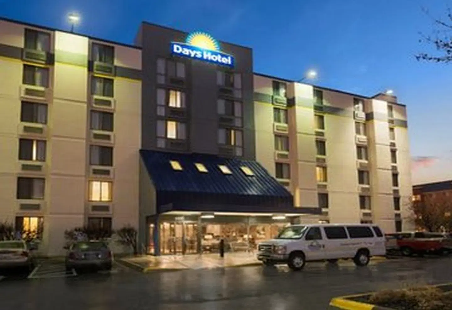 Days Hotel by Wyndham University Ave SE EXTERIOR