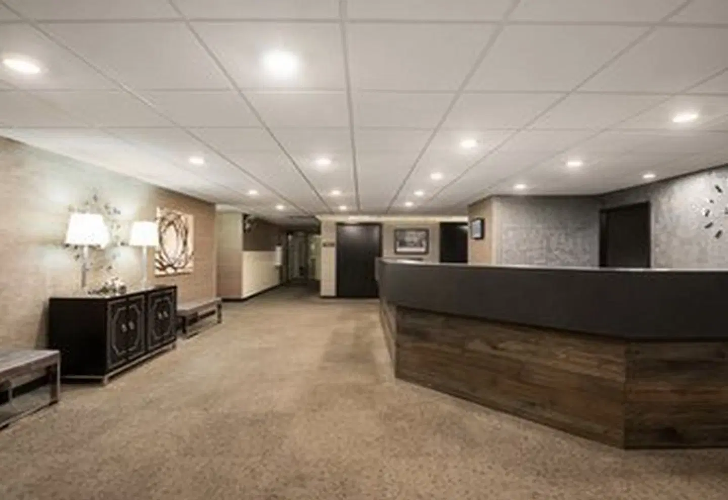 Days Hotel by Wyndham University Ave SE LOUNGE_LOBBY