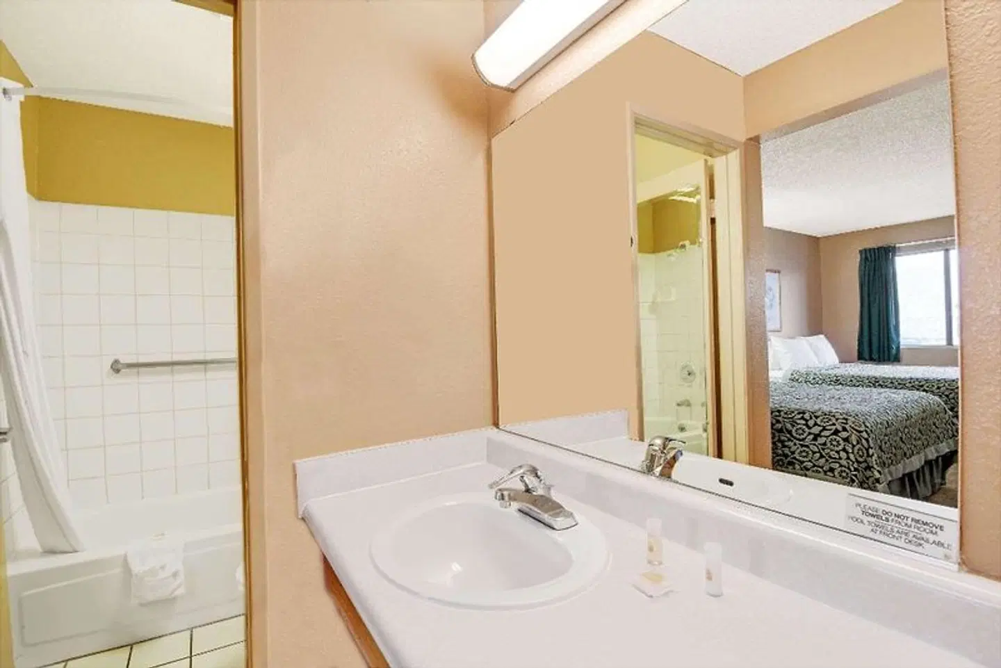 Days Inn by Wyndham El Paso Airport East Badezimmer