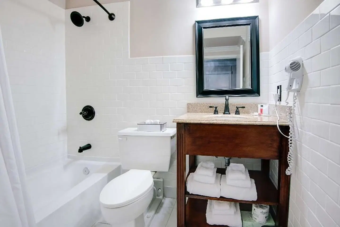 Ramada Metairie New Orleans Airport Badezimmer