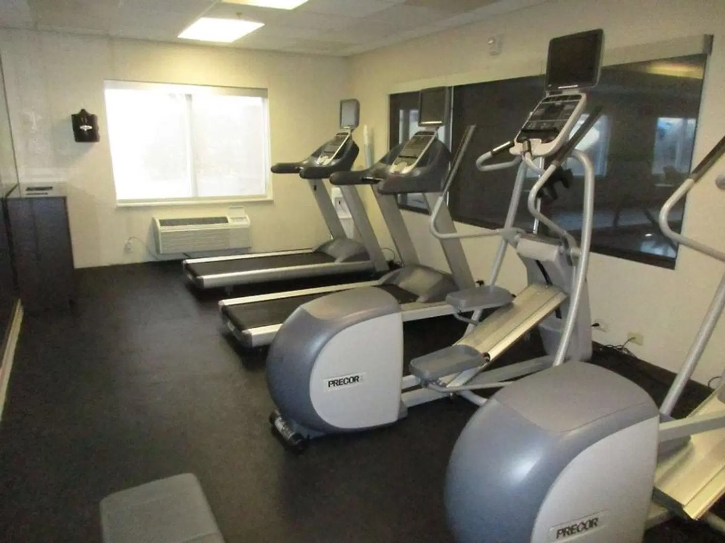 Baton Rouge LSU/Medical Corridor Inn & Suites SPORTS_AND_LEISURE