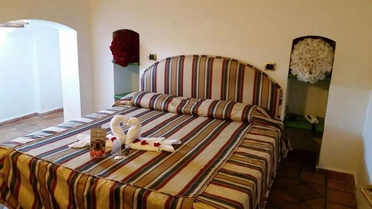 Tirreno ROOM_EXAMPLE