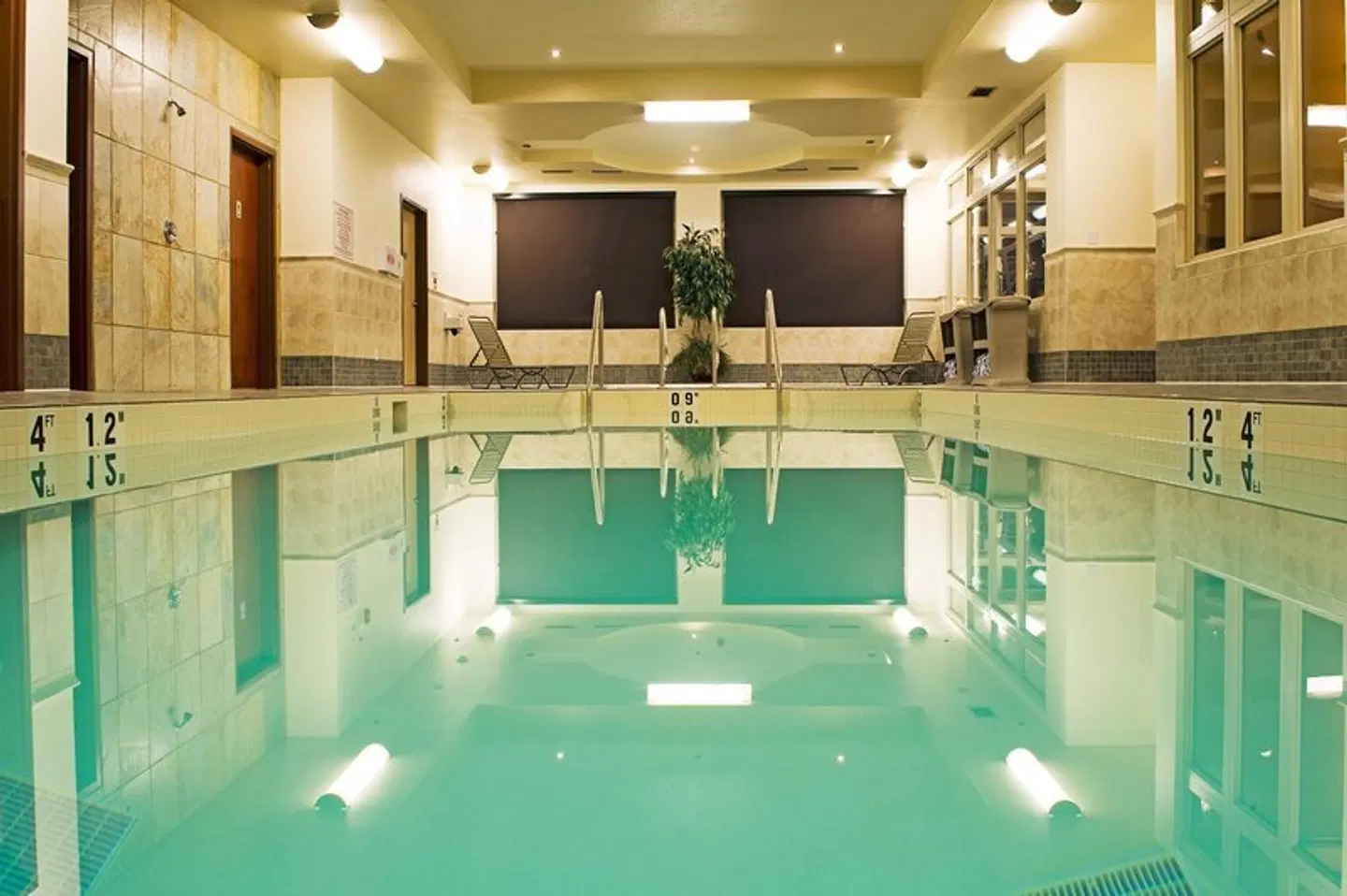 Holiday Inn & Suites West Edmonton by IHG Hallenbad