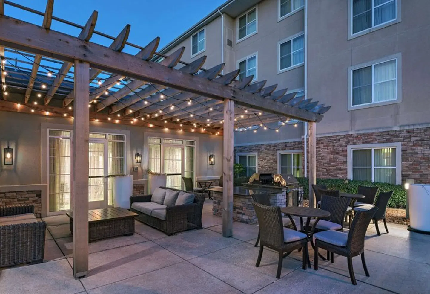 Homewood Suites by Hilton College Station EXTERIOR