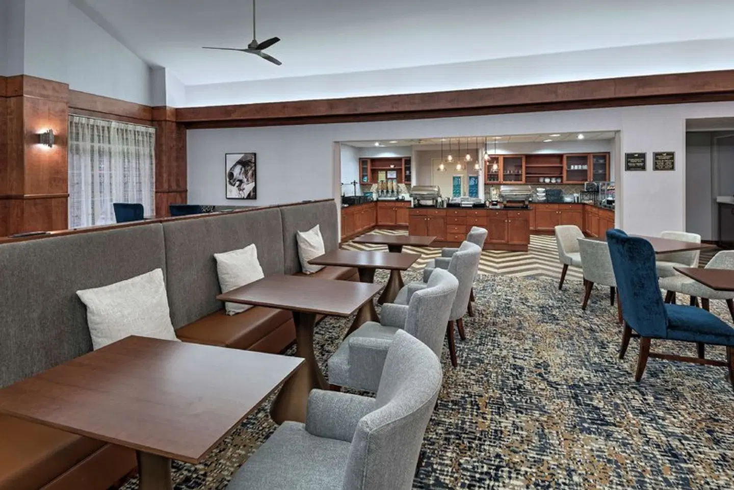 Homewood Suites by Hilton College Station Bar