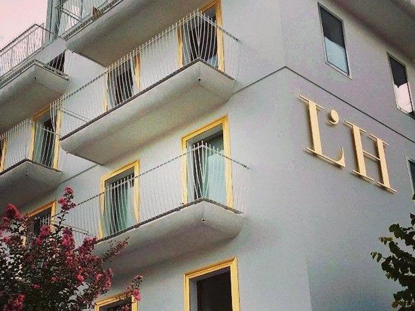 L'H Hotel EXTERIOR