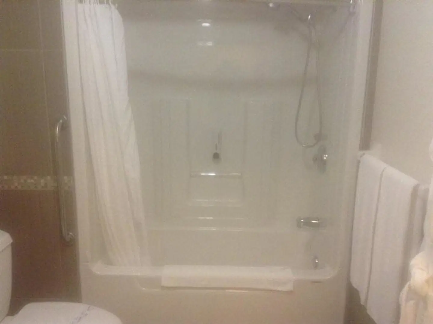 Auberge l'Ambassadeur Badezimmer