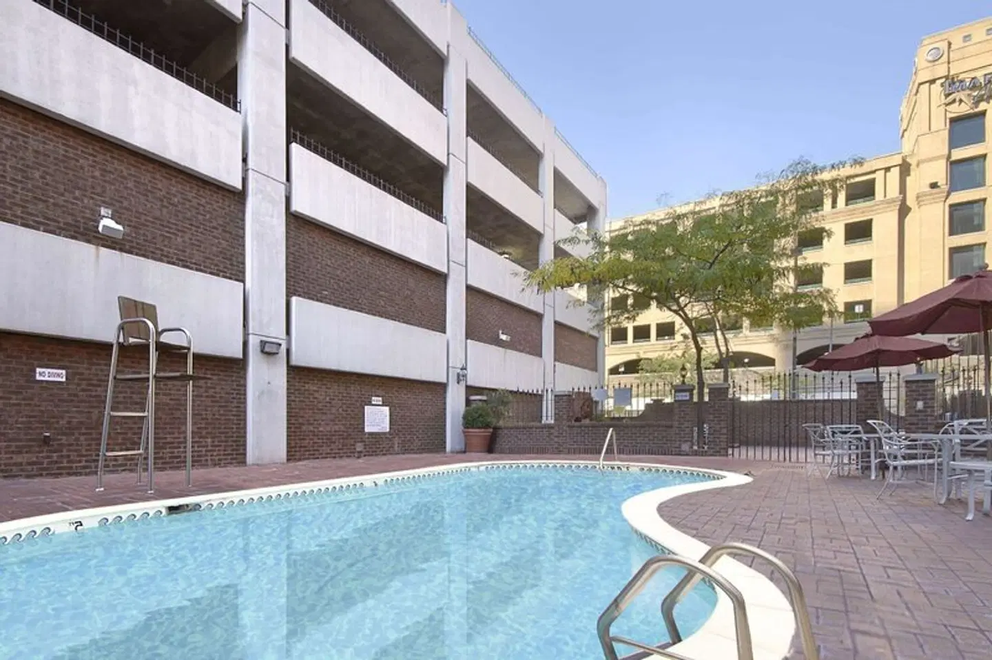 Days Inn by Wyndham Baltimore Inner Harbor OUTDOOR_POOL