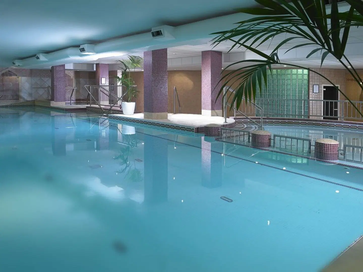 Camden Court Hallenbad
