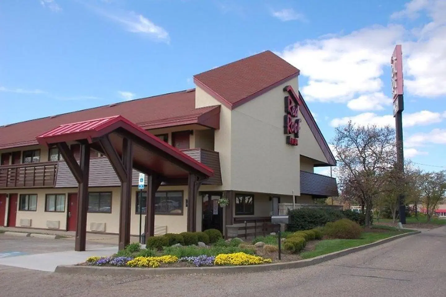 Red Roof Inn Canton EXTERIOR