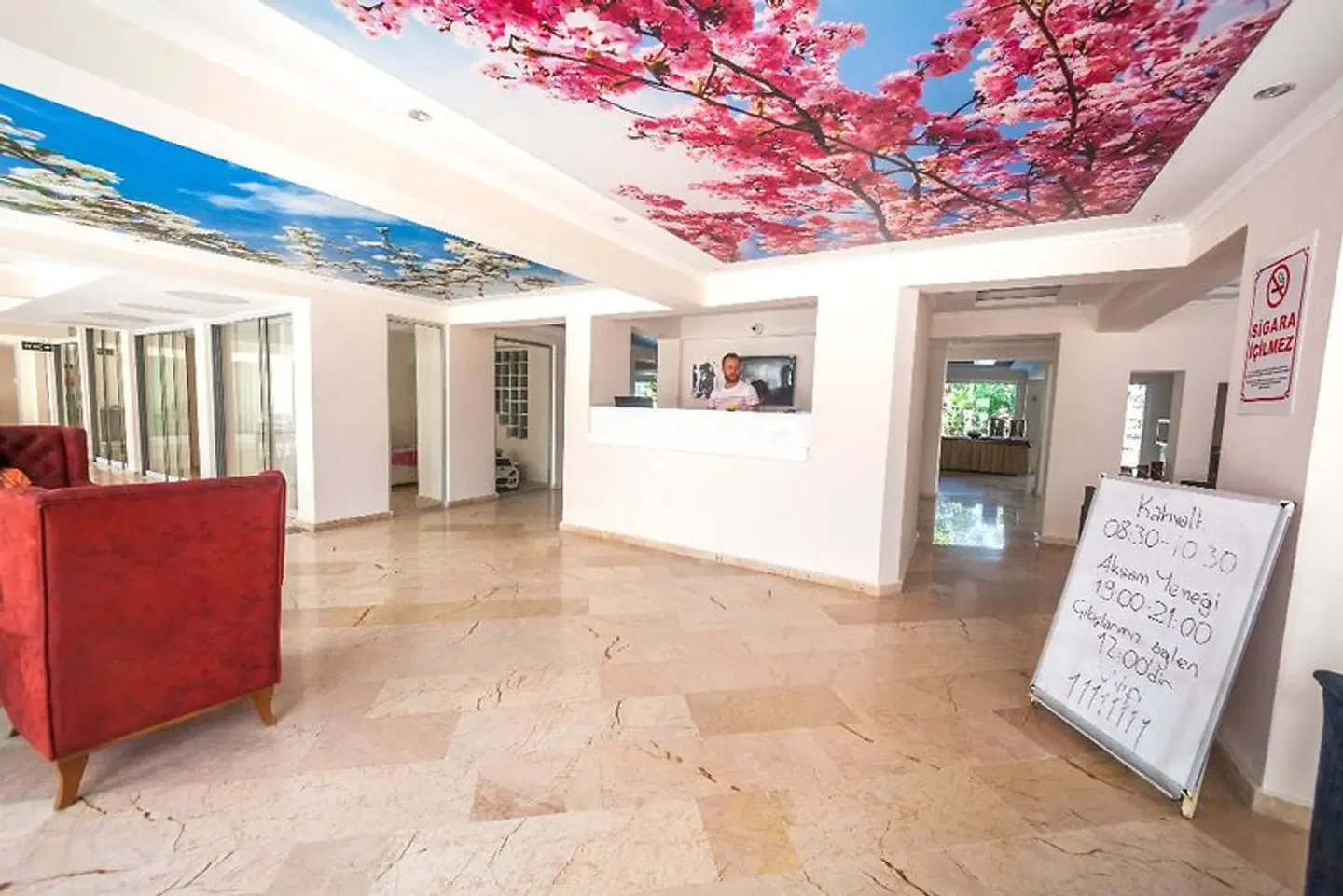 Marla LOUNGE_LOBBY