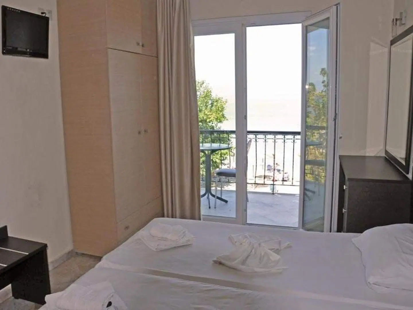 Sunrise Beach ROOM_EXAMPLE