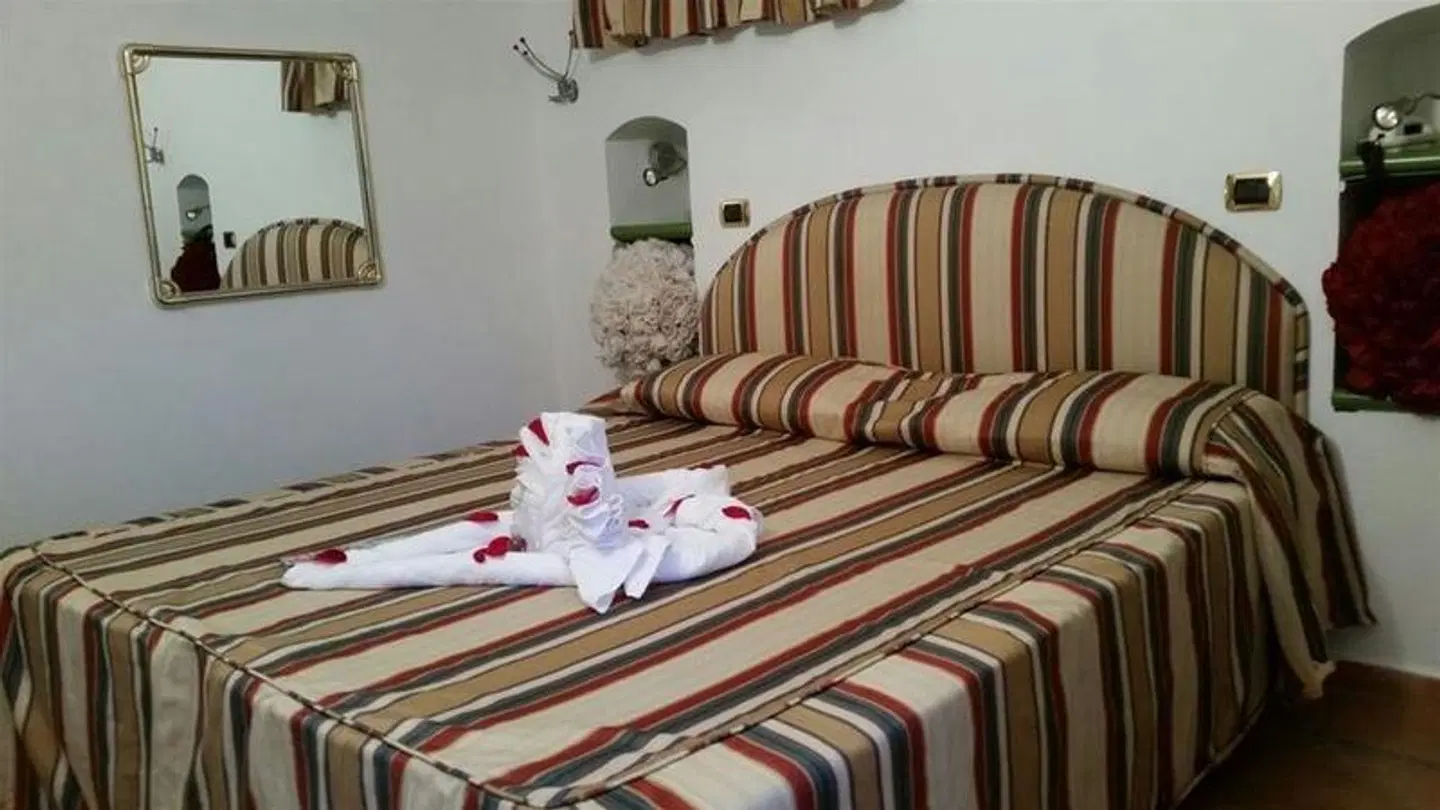 Tirreno ROOM_EXAMPLE