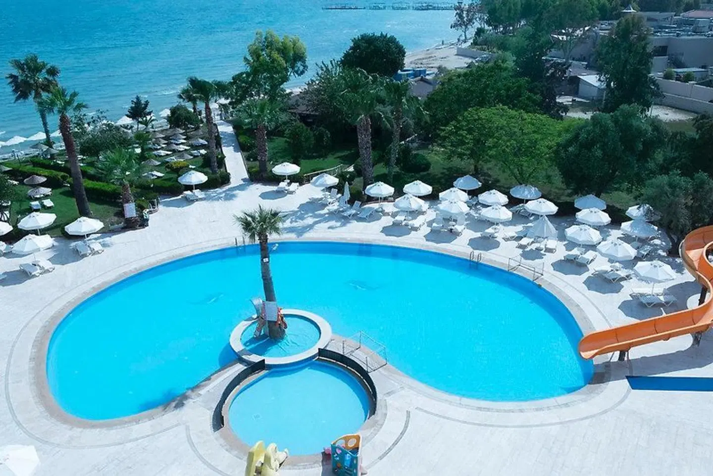 The Holiday Resort Hotel OUTDOOR_POOL