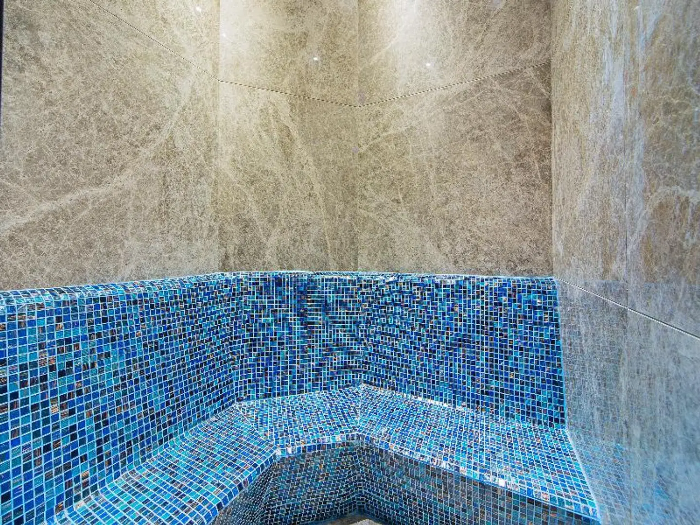 Arts Hotel Istanbul Hallenbad