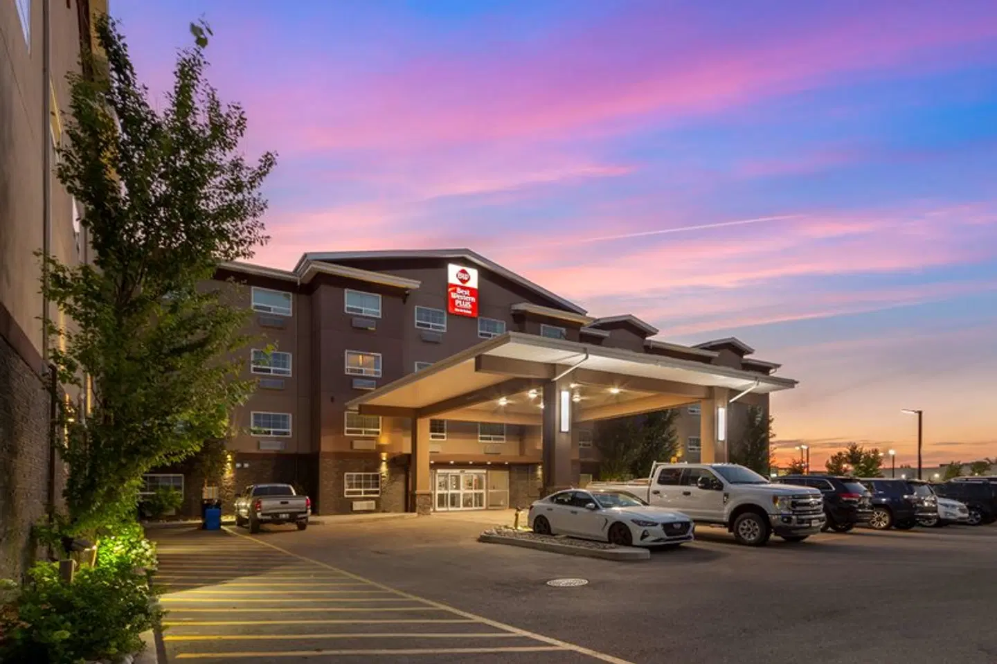 Best Western Plus Fort Saskatchewan Inn & Suites EXTERIOR