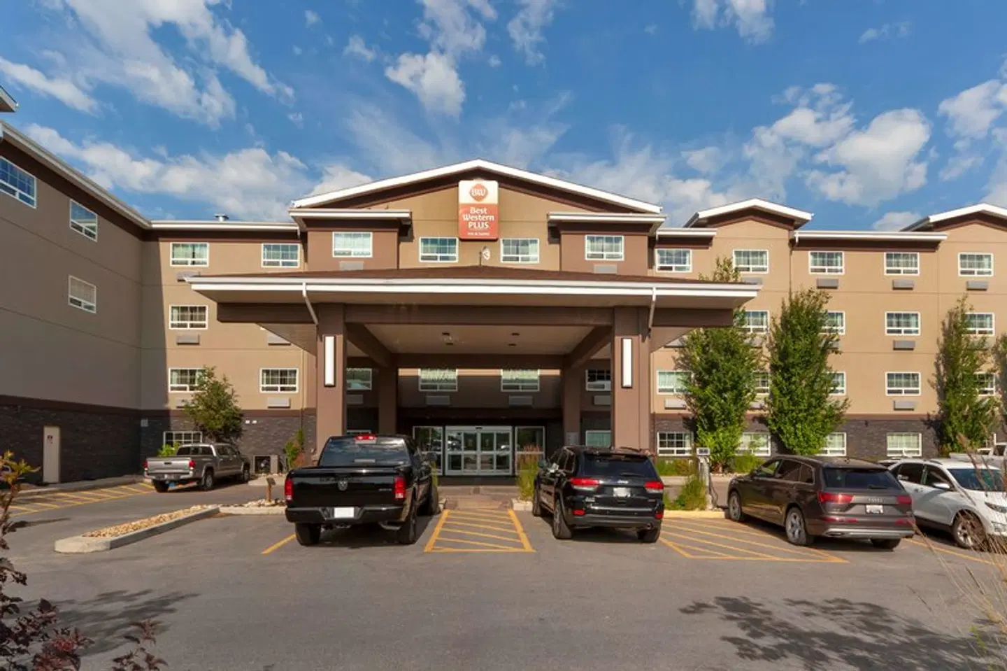 Best Western Plus Fort Saskatchewan Inn & Suites EXTERIOR