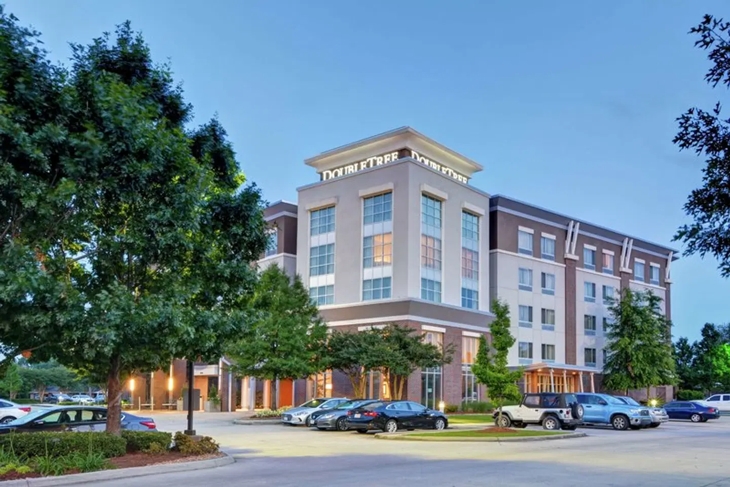 DoubleTree by Hilton Baton Rouge EXTERIOR