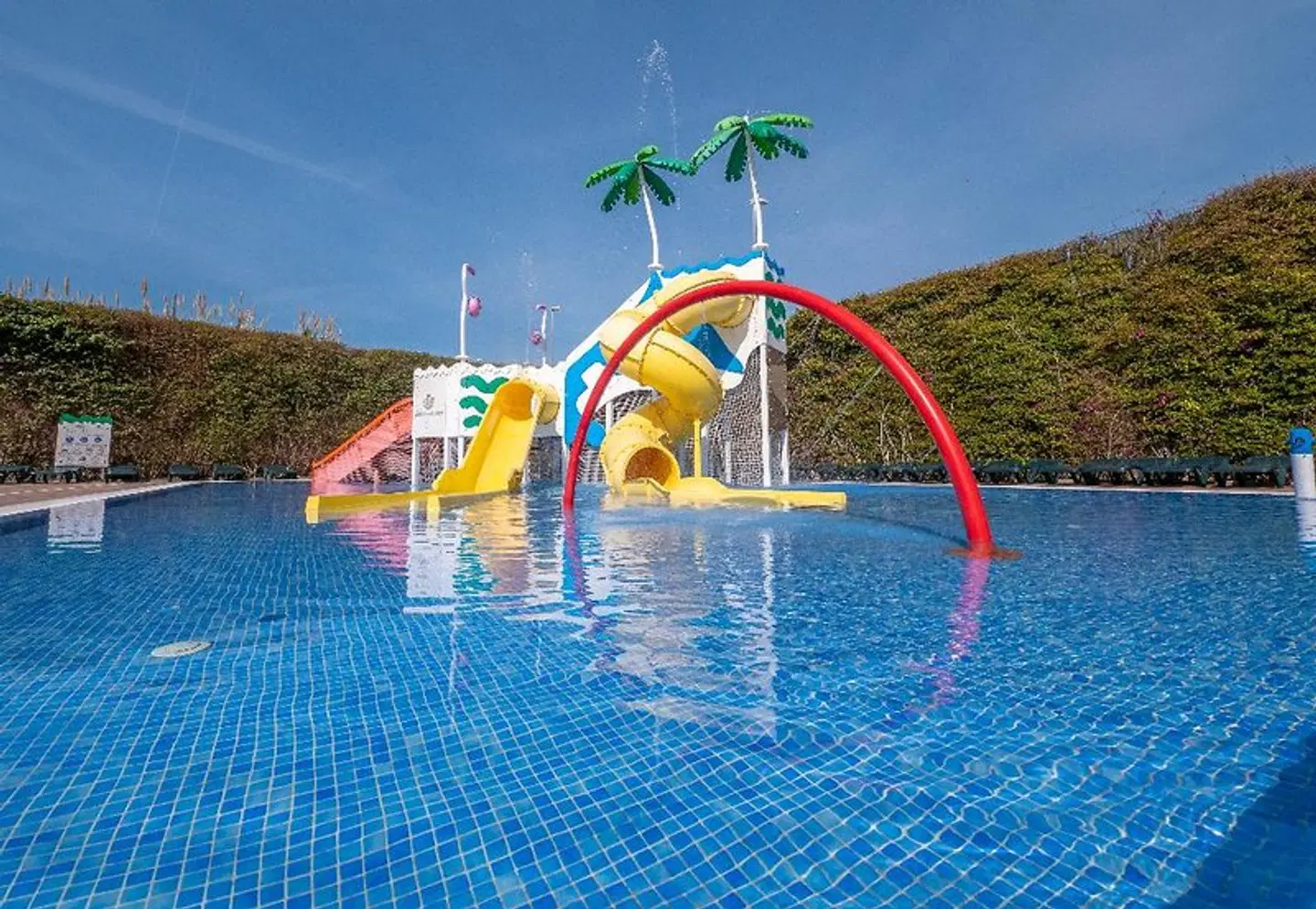 Santa Susanna Resort OUTDOOR_POOL