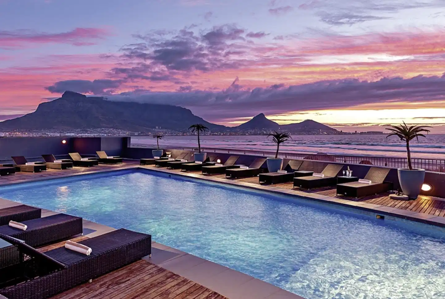 Lagoon Beach Hotel and Spa Pool