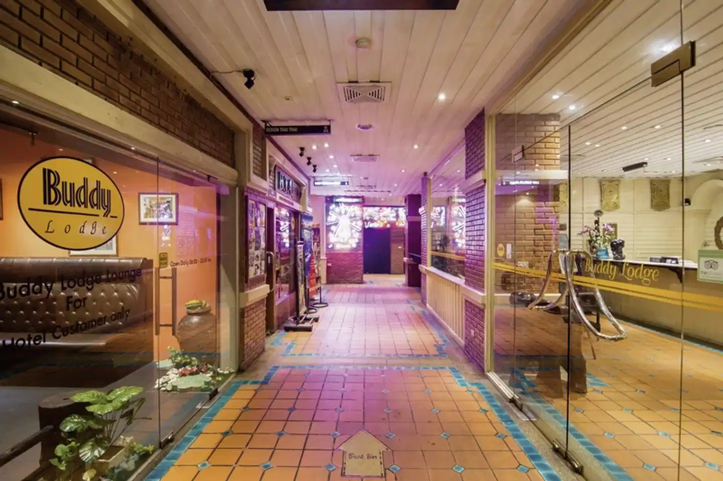 Buddy Lodge Hotel Lobby
