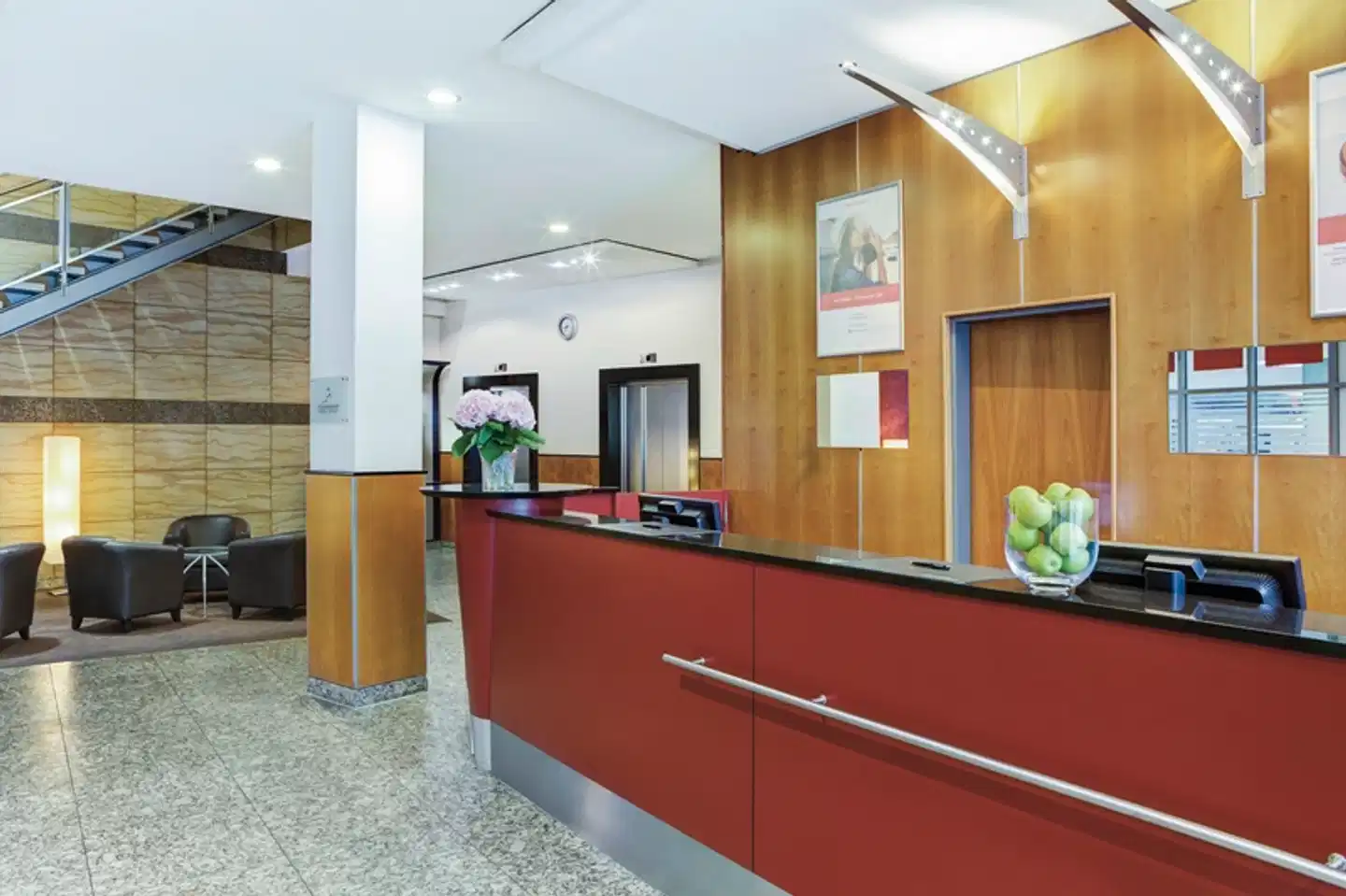 IntercityHotel Berlin Ostbahnhof Lobby