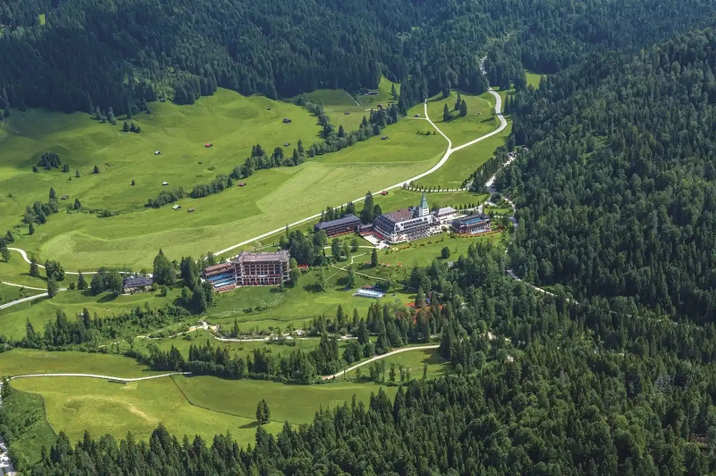 Schloss Elmau Luxury Spa Retreat & Cultural Hideaway Aussenansicht