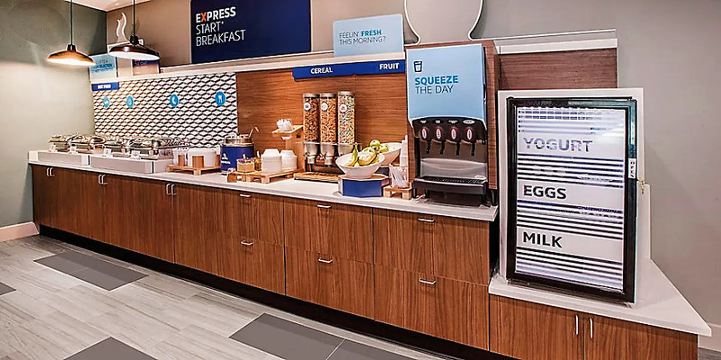 Holiday Inn Express & Suites Page, an IHG Hotel Bar