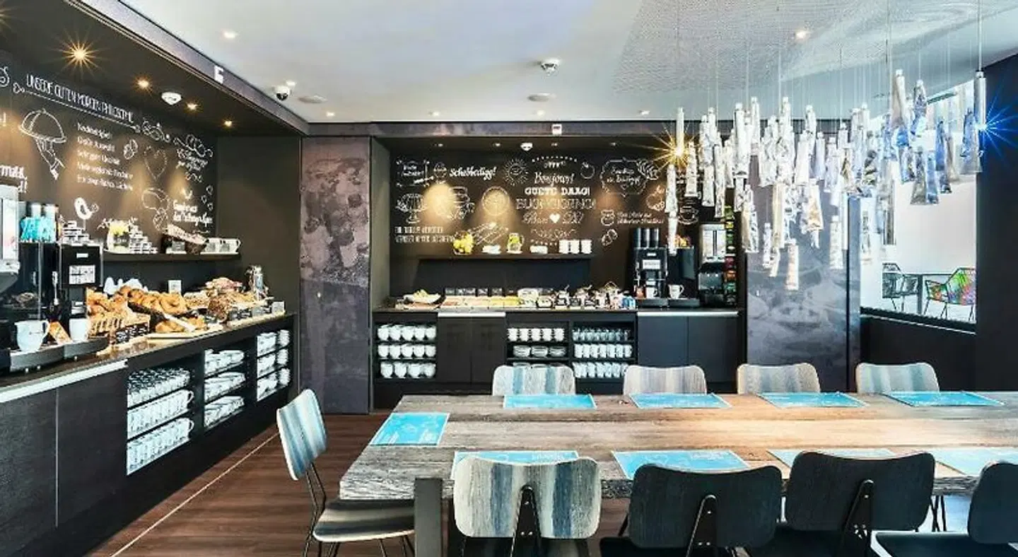Motel One Basel Bar