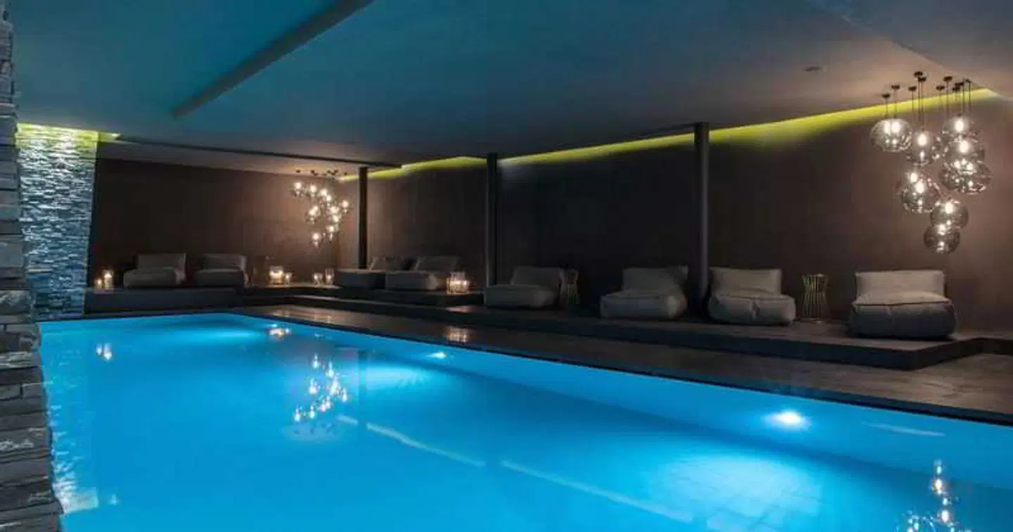 Hotel Zhero Hallenbad