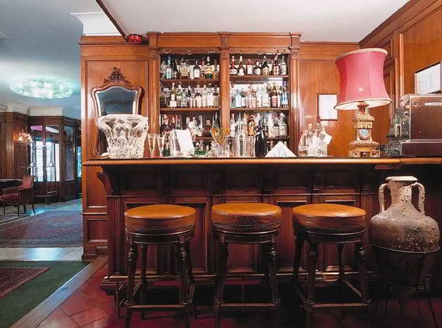 Forum Bar