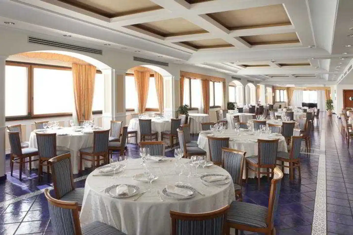 Lloyd's Baia Hotel Restaurant
