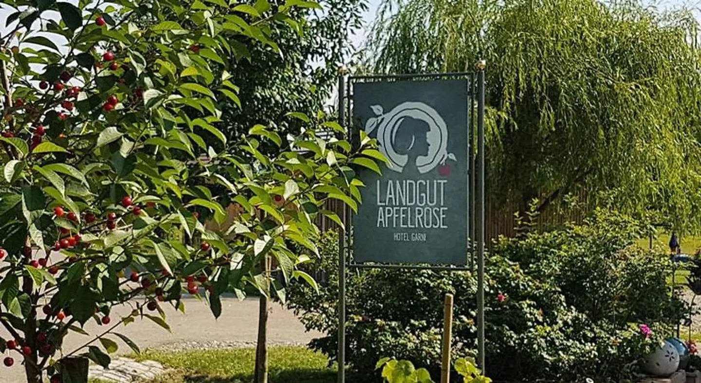 Landgut Apfelrose Garten