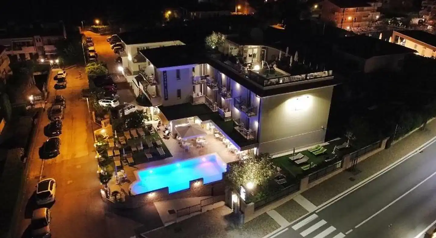Eden Garda Pool