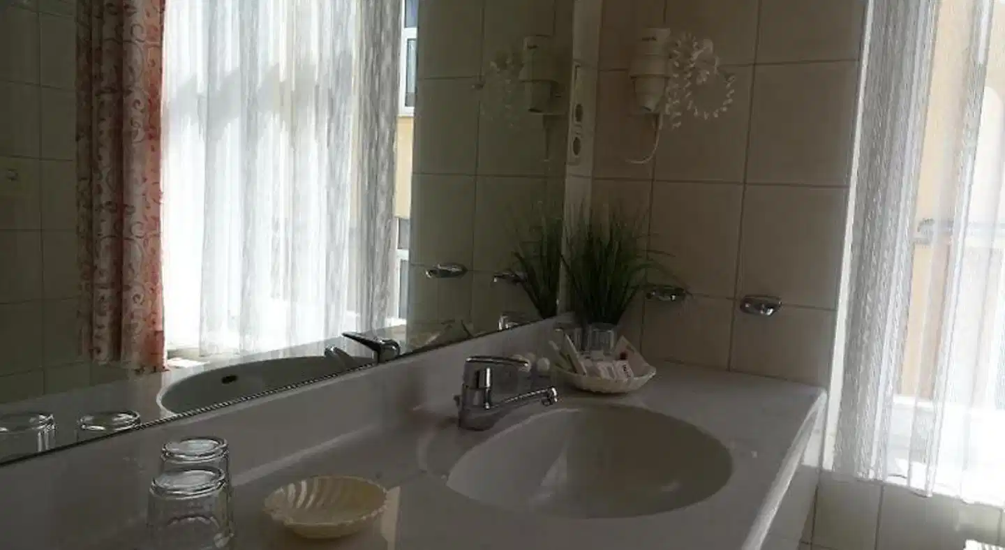 AKZENT Waldhotel Rügen Badezimmer