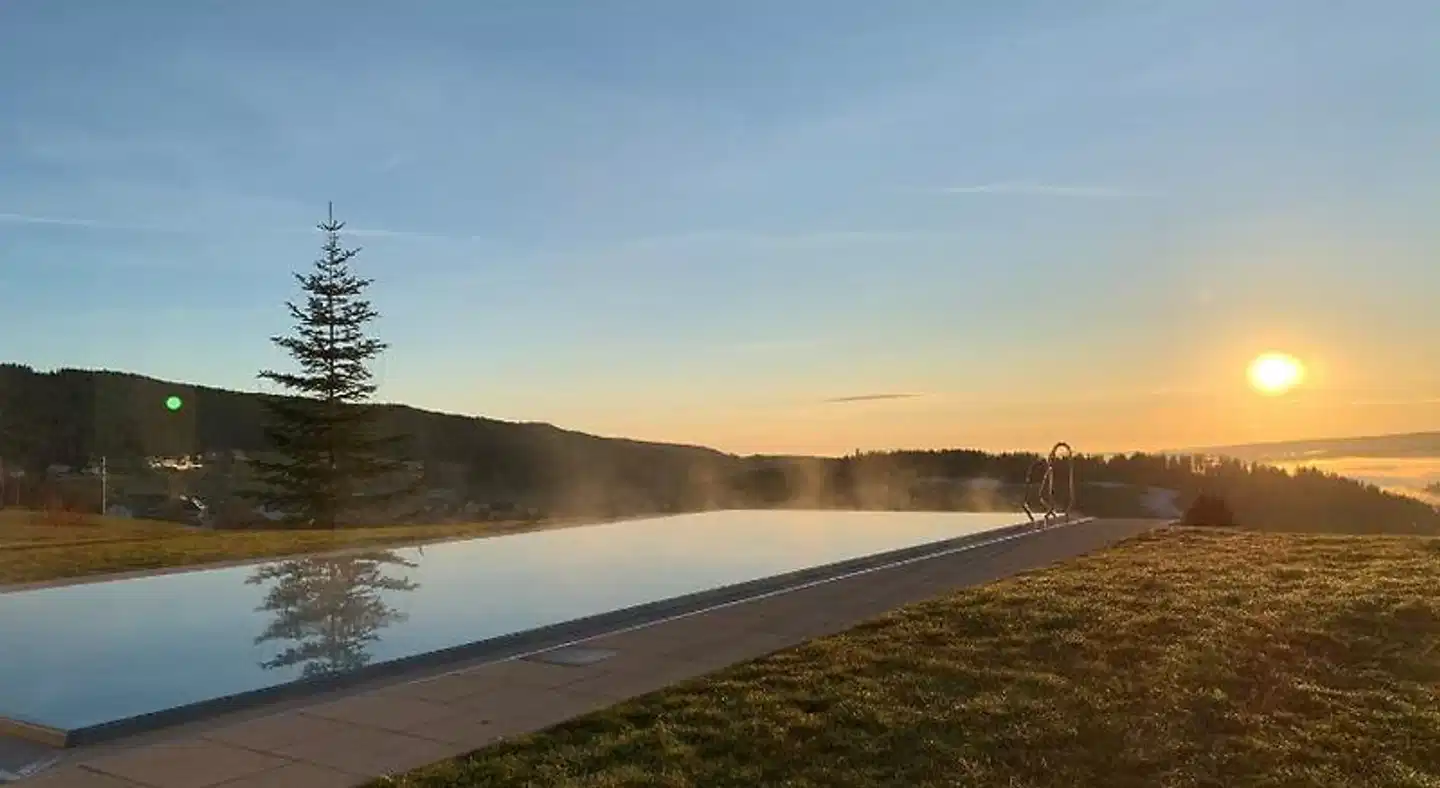 Hotel Saigerhöh Wellness Spa Golf Wandern über dem Titisee Landschaft