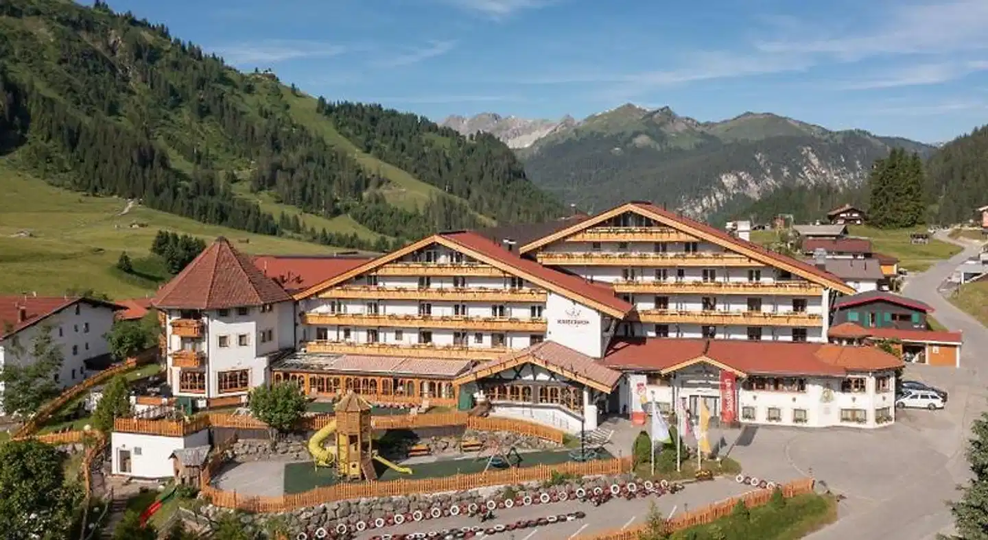 Familien- & Kinderhotel Kaiserhof Aussenansicht
