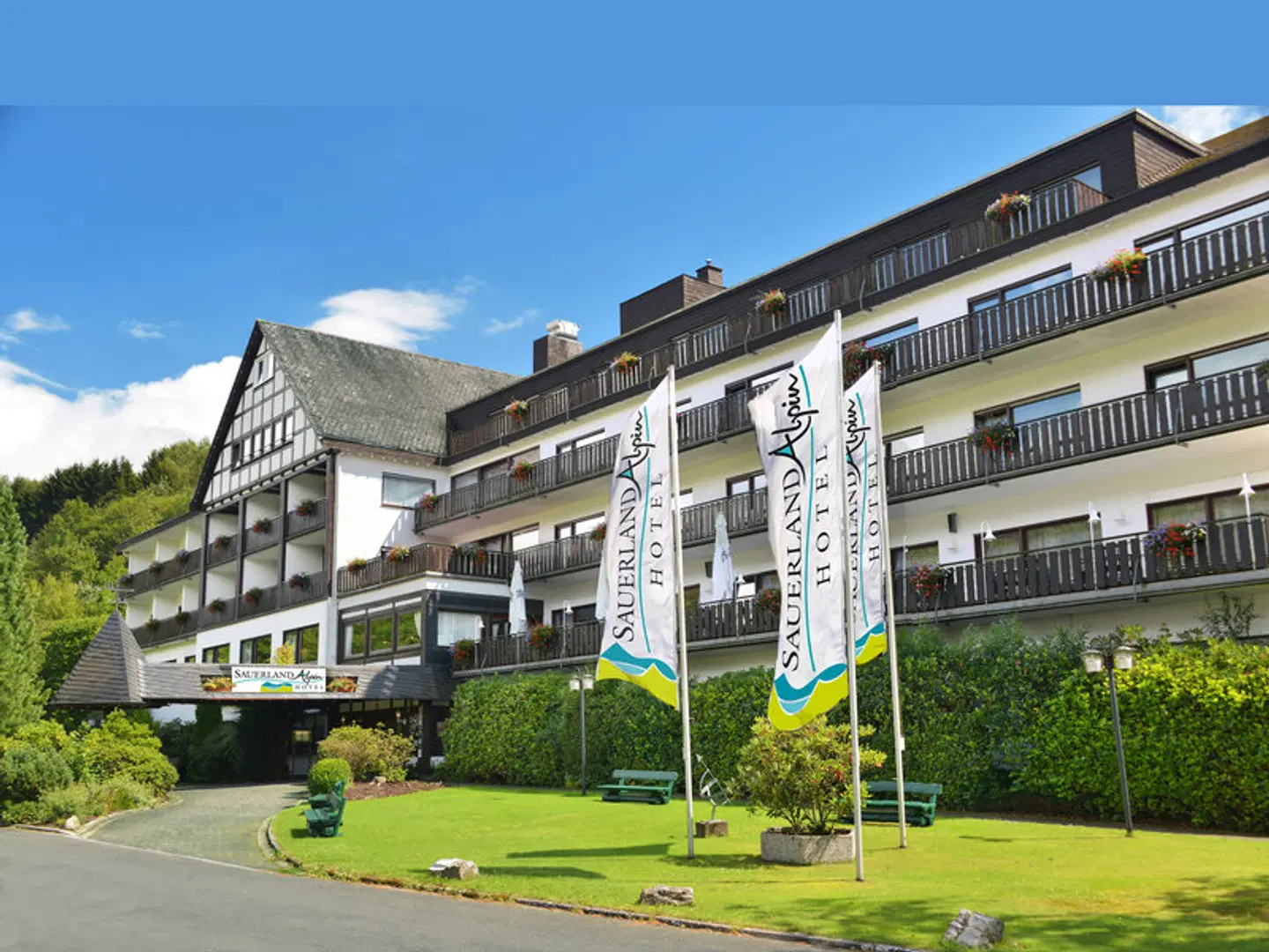 Sauerland Alpin Hotel EXTERIOR