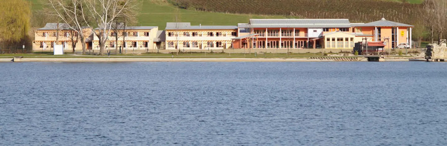 JUFA Hotel Stubenbergsee EXTERIOR