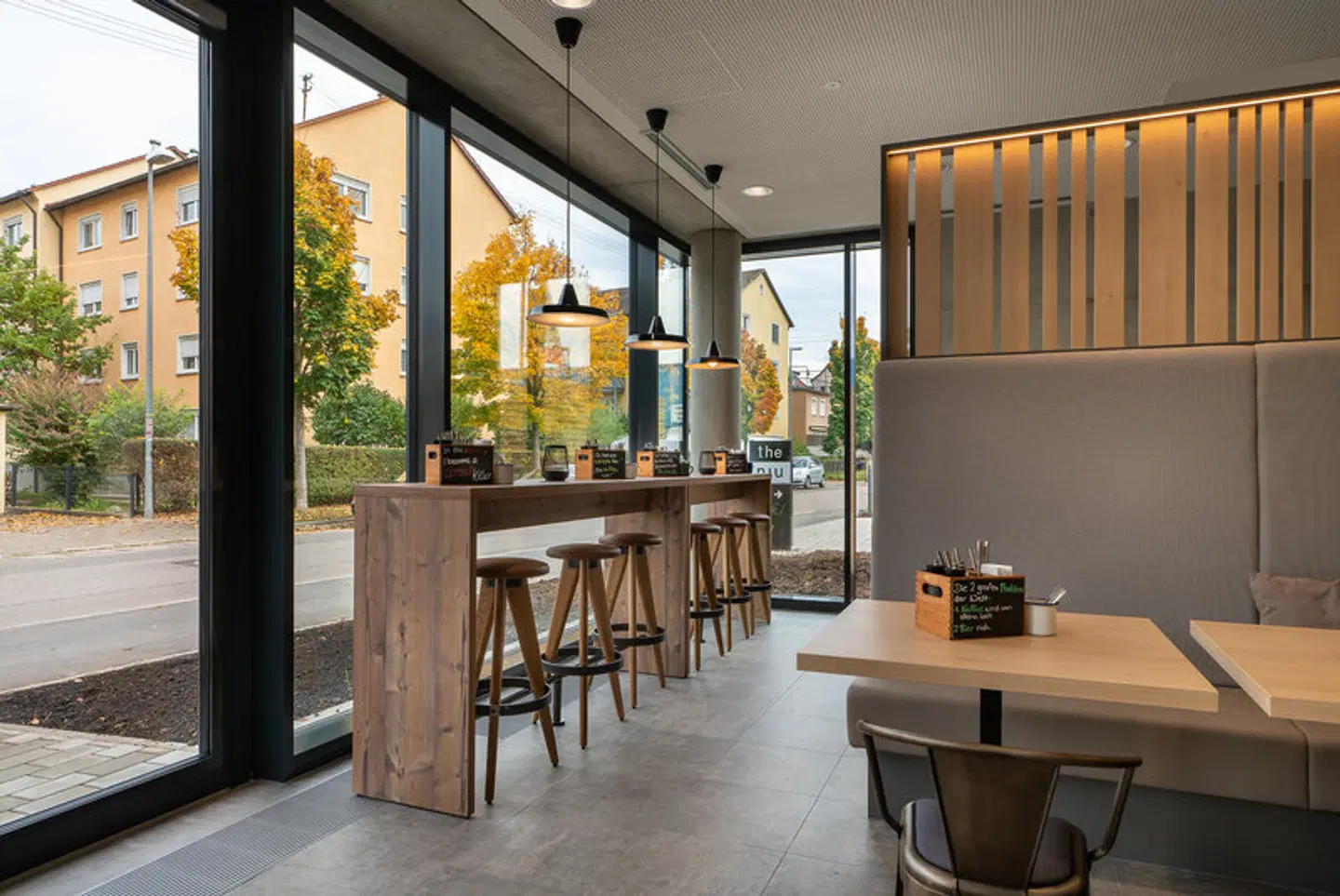 Holiday Inn - the niu, Timber Esslingen Bar