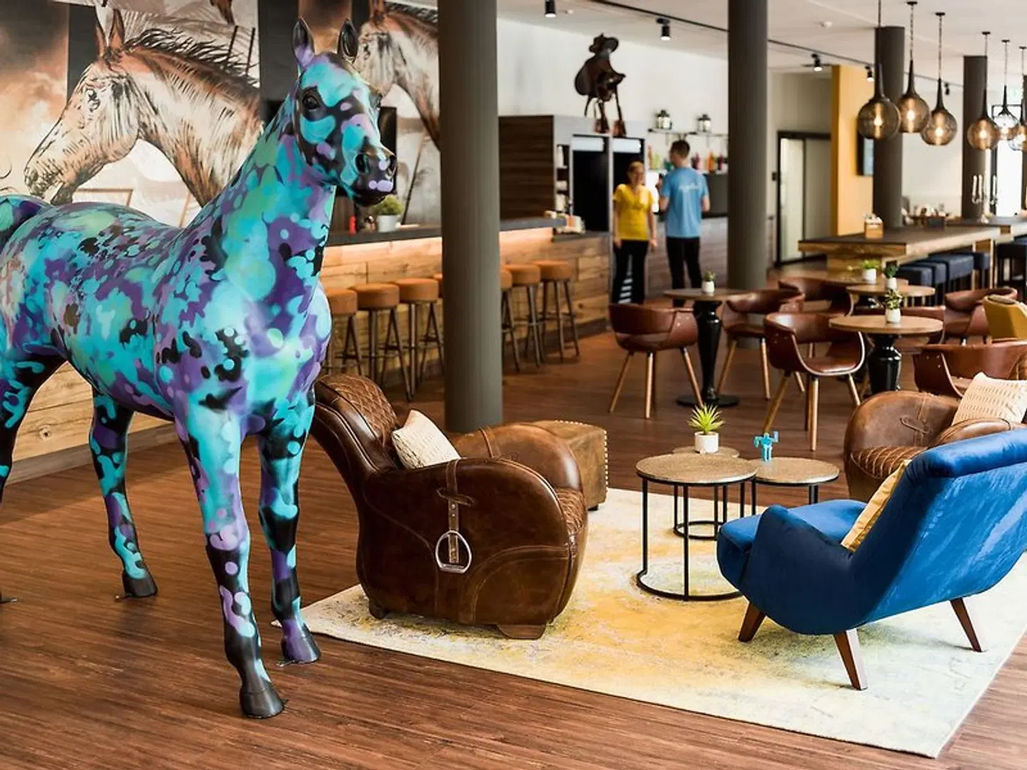 Holiday Inn - the niu, Saddle Fürth PEOPLE