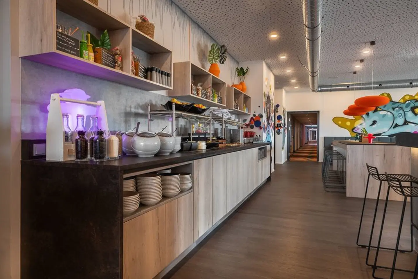 Holiday Inn - the niu, Hide Berlin Friedrichshain Bar